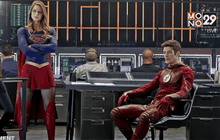 ภาพแรก The Flash ข้ามจักรวาลไปพบ Supergirl
