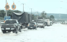 ฝนกระหน่ำท่วมถนนหลายในต่างจังหวัด