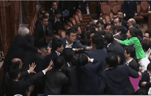 คะแนนนิยมผู้นำญี่ปุ่นลดฮวบ