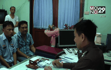 โชเฟอร์รถตู้ไล่ฟันนักข่าวเข้ามอบตัว