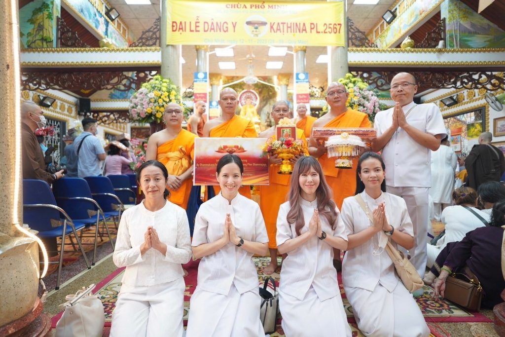 วัดพระธรรมกาย ร่วมบุญกฐินเวียดนาม เชื่อม "พุทธสัมพันธไมตรี" สร้างสามัคคีสงฆ์