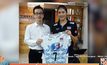 “เตย” ประมูลเสื้อ 5 หมื่นช่วยอดีตนักตบลูกยางป่วย