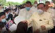 “ประวิตร” อารมณ์ดี เป็นปธ.พิธีอุ้มพระดำน้ำ ชาวเพชรบูรณ์ร่วมงานคึกคัก ชูป้าย “รักลุงป้อมสุดใจ”