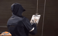 “เคอร์รี่” แจกลายเซ็นก่อนนำนักรบอัดซิกเซอร์ส