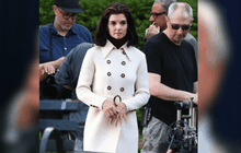 เผยโฉมแรก “เคธี่ โฮมส์” สตรีหมายเลขหนึ่ง จากซีรี่ส์ภาคต่อ The Kennedys
