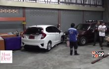 หนุ่มขับเก๋งพลาดเหยียบคันเร่งพุ่งชนร้านอาหาร