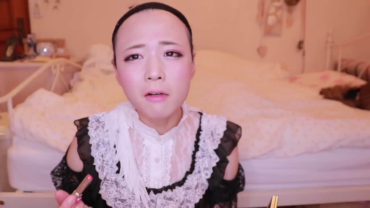 หนุ่ม YouTuber จับตัวเองแปลงร่างเป็นคอสเพลย์ สาวเมด คิขุ!!
