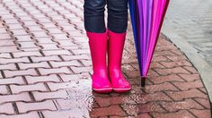 9 ไอเทมสุดชิค ที่สาวๆ ต้องมาดู หน้าฝนนี้ต้องพกอะไรติดกระเป๋าบ้าง!!