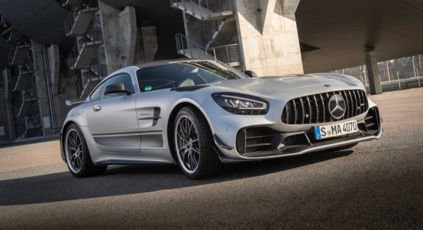 Mercedes-AMG GT R PRO; designo iridiumsilber magno; Leder Exklusiv Nappa / Mikrofaser DINAMICA schwarz mit Kontrastziernaht graphitgrau; Kraftstoffverbrauch kombiniert: 12,4 l/100 km; CO2-Emissionen kombiniert: 284 g/km // Mercedes-AMG GT R PRO; designo iridium silver magno; Exclusive nappa leather / micro fiber DINAMICA black with contrasting topstitching graphite gray; Fuel consumption combined: 12.4 l/100 km; Combined CO2 emissions: 284 g/km