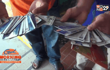 เจ้าของมินิมาร์ท เก็บบัตรเอทีเอ็มที่ถูกลืมได้กว่า 100ใบ