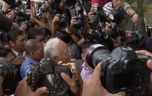 อดีตนายกฯ มาเลเซียเดินทางไปให้ข้อมูลคดีทุจริต