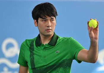 จากจอแก้วสู่คอร์ตเทนนิส นักแสดงหนุ่มไฟแรง คัมแบ็คสนามแข่งชายเดี่ยวอีกครั้งในรอบหลายสิบปี คว้าชัย 2 แมทช์รวดในรายการ Singha Championship 2025