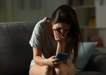 ใช้สมาร์ทโฟนมากเกินไป เพิ่มความเสี่ยงในการเป็น โรคซึมเศร้า!!