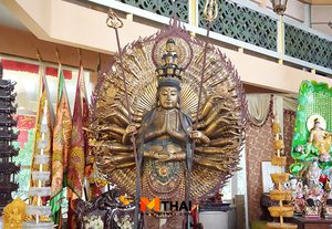 กราบพระโพธิสัตว์กวนอิมพันมือ มูลนิธิอุบลรังสีจุฬามณี นครปฐม