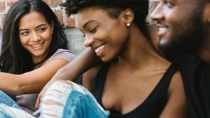 ผลวิทย์เผย! 7 พฤติกรรมที่ผู้ชายมักจะทำเมื่ออยู่กับผู้หญิง