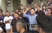 ศาลชั้นต้นตั้งข้อหาทุจริตคอรัปชั่นแก่อดีตนายกฯ มาเลเซีย