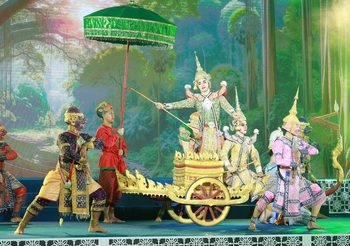 กระทรวงวัฒนธรรมเชิญชวนแต่งชุดไทย นุ่งโจงห่มสไบร่วมงาน ชมโขนรามเกียรติ์งดงามตระการตา การแสดงศิลปวัฒนธรรม นิทรรศการสวนแสงเฉลิมพระเกียรติ