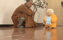 หุ่นยนต์พระเผยแพร่ศาสนาพุทธ