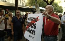 ชาวกาตาลุญญาชุมนุมครบรอบ 1 ปี สเปนบุกยึดที่ทำการรัฐบาล