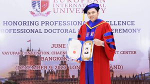 สุดปัง! แอ็คมี่-DoubleDeep คนไทย 1 ใน 3 จากบุคคลระดับโลก ได้รับปริญญาดุษฎีบัณฑิตกิตติมศักดิ์ จากมหาวิทยาลัยนานาชาติยุโรป (EIU-Paris)