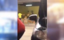 ไล่ออกทันทีพนักงานโยนพัสดุลูกค้าที่ศูนย์คัดแยก