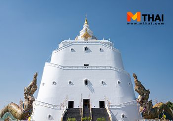 กราบพระมหาธาตุเจดีย์โฆสปัญโญศรีพนม วัดโฆสมังคลาราม นครพนม