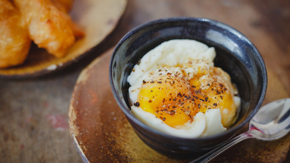 วิธีทำ ไข่ลวก ช่วยเพิ่มพลังงานตอนเช้า เมนูง่ายๆ 5 นาทีก็ได้กิน