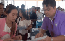 ชาววังสะพุงแห่ลงทะเบียนจองซื้อสลากฯ