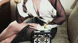 ตะลึง!! ใหม่ ดาวิกา สวยหรู ดูดี ด้วยเสื้อผ้าและของแบรนด์เนมทั้งตัว