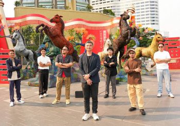 ไอคอนสยาม เนรมิตแลนด์มาร์กตรุษจีน 2569 ‘ถักสานความรุ่งโรจน์’ ประติมากรรมม้ามงคล หัตถศิลป์ไทยผสานวัฒนธรรมจีนผ่านผลงานรักษ์โลกโดย กรกต อารมย์ดี