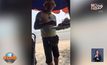 ลีลาพ่อค้าทอดมันร้องเพลงแร็ปริมหาดชะอำ