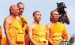 วัดพระธรรมกาย แจงขุดคู – สร้างแนวป้องกัน
