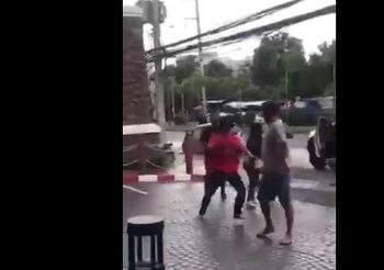 ลูกหนี้โหด! ฉุนถูกทวงเงิน ยกพวกรุมทำร้ายถึงบ้าน ก่อนบุกตีคนพี่ซ้ำที่ทำงาน