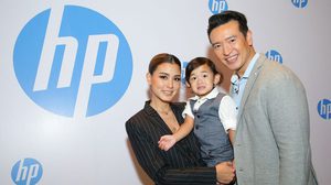 ชาย – วิกกี้ อุ้มลูกชาย ร่วมงานเสวนา HP New Asian Learning Experience