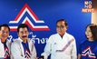“พล.อ.ประยุทธ์” นำทีมผู้บริหารพรรคสวมเสื้อต้อนรับ “ศรัณย์วุฒิ” พร้อมลูกสาว เข้าพรรครวมไทยสร้างชาติ