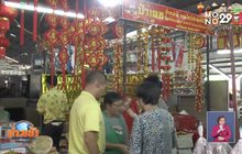 ผู้คนจับจ่ายช่วงตรุษจีน แม้ราคาสินค้าปรับขึ้น