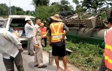 รถน้ำมัน 4 หมื่นลิตรพลิกคว่ำ จ.ปราจีนบุรี
