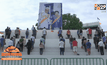ประชาชนแห่รับเสื้อและเข็มกลัดพระราชทาน