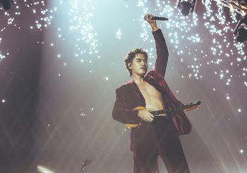 ‘ออนซอนเดย์ โจอี้ ภูวศิษฐ์ คอนเสิร์ต’ คอนเสิร์ตแรกครั้งใหญ่ในชีวิตของ ‘โจอี้ ภูวศิษฐ์’ กับบทพิสูจน์ความสำเร็จ สร้างโมเมนต์ความสุขและความประทับใจ แฟนเพลงล้นฮอลล์