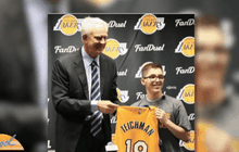 “เลเกอร์ส” สานฝันเซ็นสัญญาหนุ่มเนื้องอกในสมอง