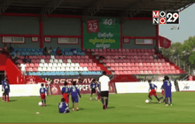 แข้งบุรีรัมย์เปิดคลินิกสอนบอลเด็กกัมพูชา