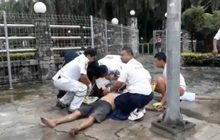 ชายวัย 53 ปีถูกไฟช็​อตริมฟุตบาท  จ.ชลบุรี