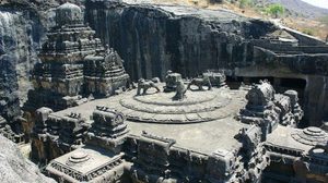 น่าทึ่ง!! วัดเก่าแก่ฮินดูโบราณ อายุ 1,200 ปี ที่แกะสลักด้วยมือ เพียงก้อนหินก้อนเดียว