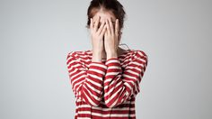 เช็กให้ครบ! 5 พฤติกรรมสุดยี้ ของผู้หญิง สวยแค่ไหนก็ไม่โอเค