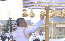 ร.10 เสด็จฯ พิธียกนพปฎลมหาเศวตฉัตรยอดพระเมรุมาศ