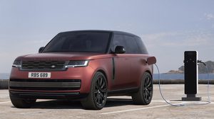 2022 Range Rover เรียบ ล้ำ หรูหราเหนือระดับ และมีขุมพลัง EV ในอนาคต