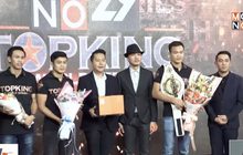 ผู้บริหาร MONO29 ร่วมแสดงความยินดีทีมงานท็อปคิงส์