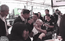พม.ให้กำลังใจเจ้าหน้าที่บริการประชาชนท้องสนามหลวง