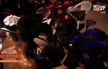 จับเด็กแว้นสั่งทำโทษนอนหงายแบกท่อไอเสีย