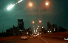 ฮือฮาลูกไฟสีเขียว-แดงตกจากฟ้า